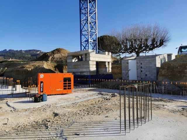 Generator to support a vineyard in France 01